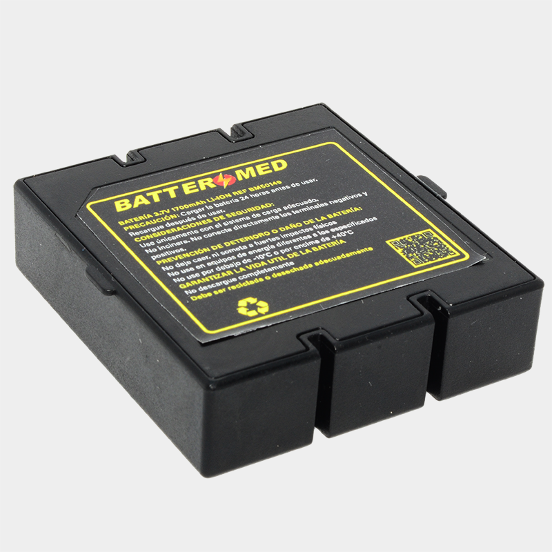 Batería MED con texto visible. Batería 12V 5.0Ah. Ref BM50040. Información del producto, fondo gris.