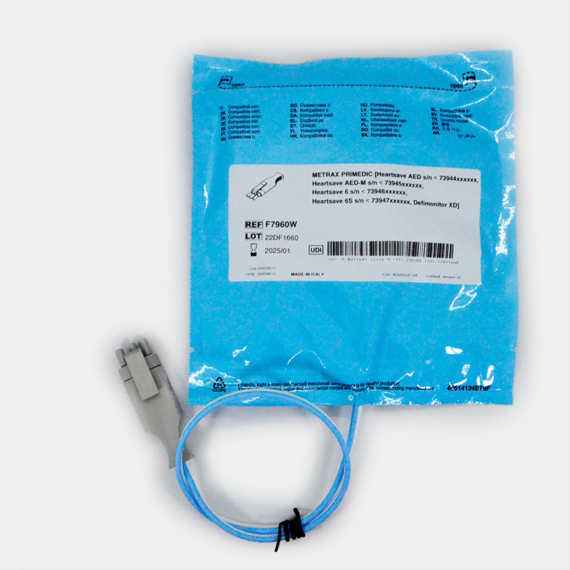 Electrodos multifunción. Ref F7956P. Un paquete azul con texto y cable conectado para uso médico.