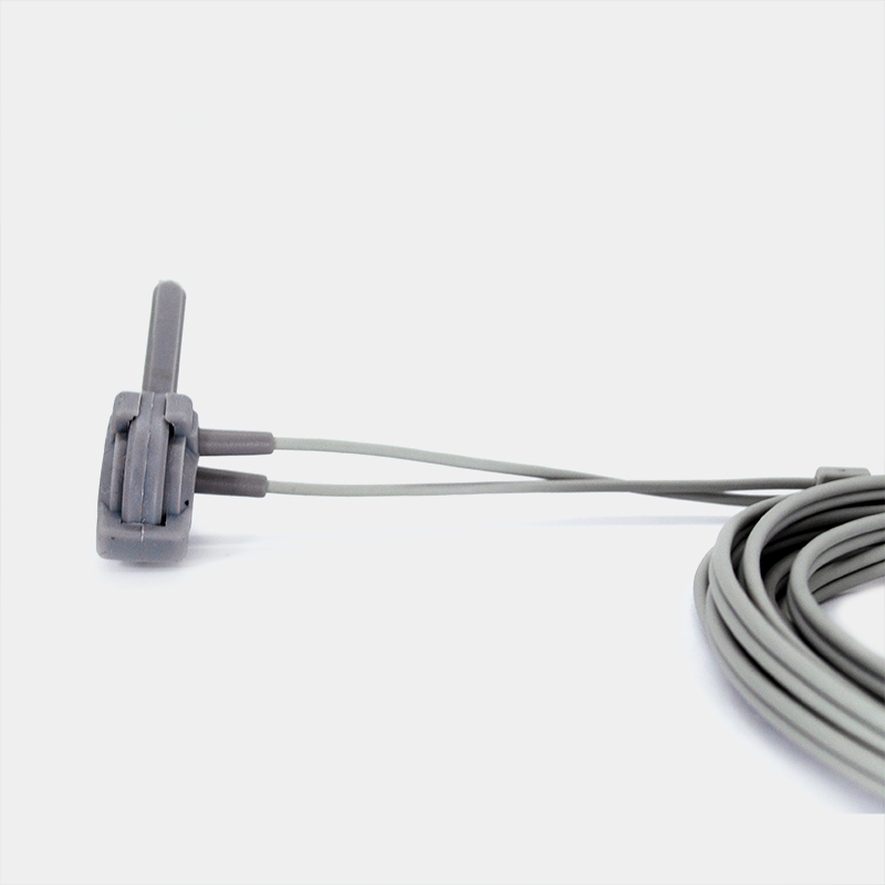 Miniatura: Sensor de SpO2 conectado por cable, Ref SP1005C, sobre fondo blanco, primer plano.