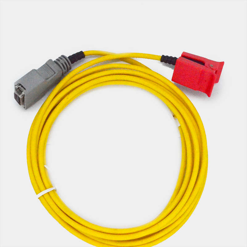 Cable amarillo con conectores gris y rojo, Papel 210 X 280 X 200. Ref PT6099.