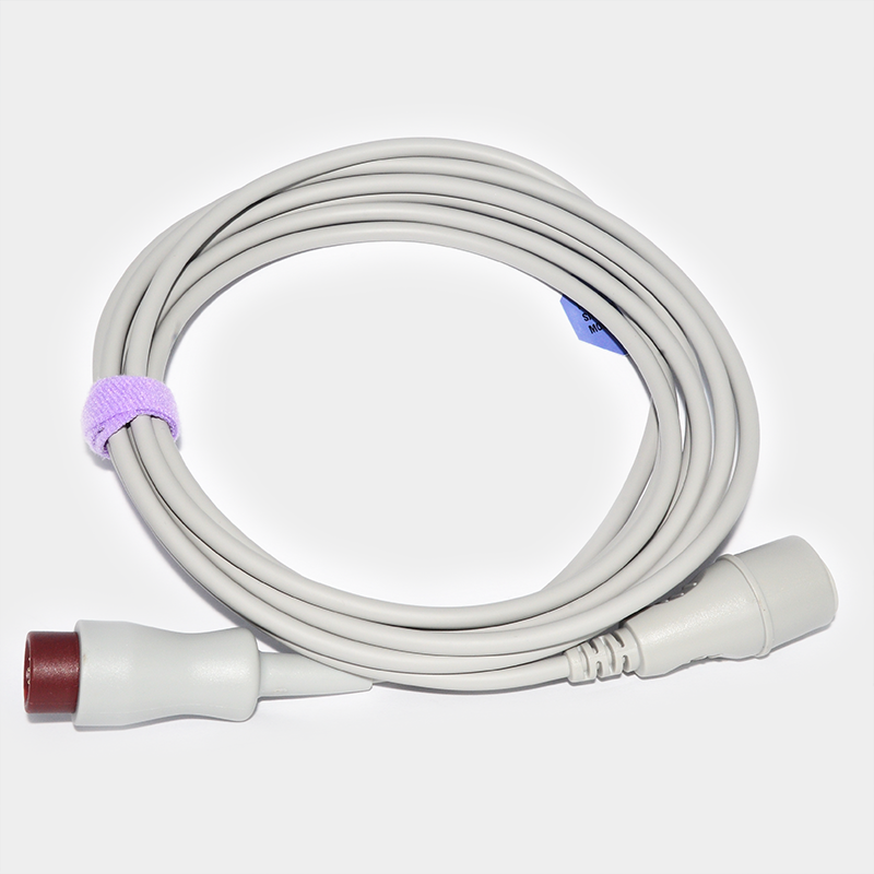 Cable para Holter SG1180S, cable gris enrollado, conector rojo y blanco, fondo claro.