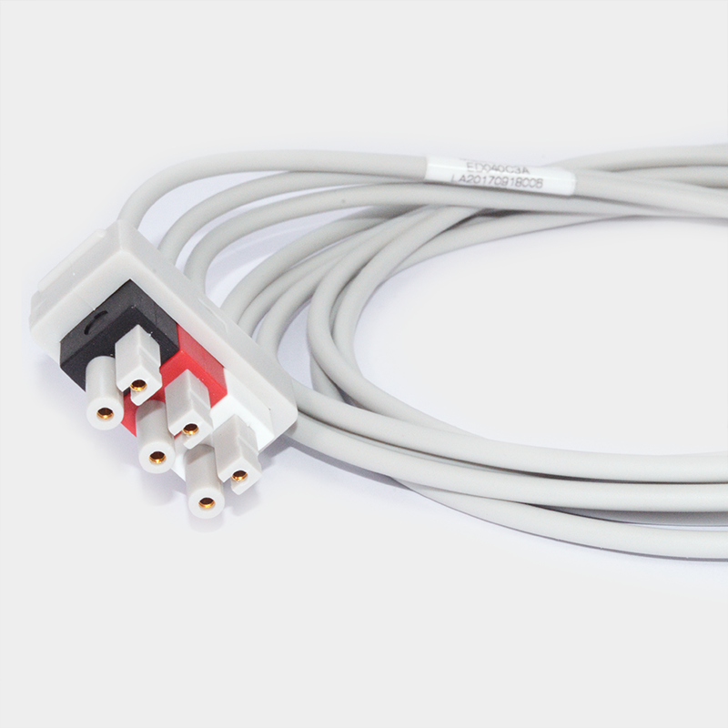 Miniatura: Conectores de cable blanco con Latiguillos tipo Conmed. Ref EG040C5A. Fondo blanco.