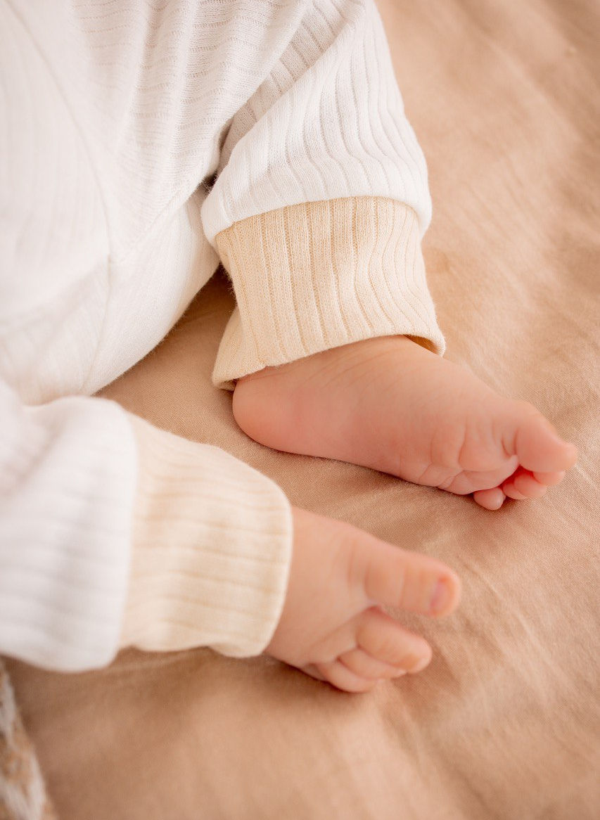 Штанці рубчик MAYBEBABY з близька