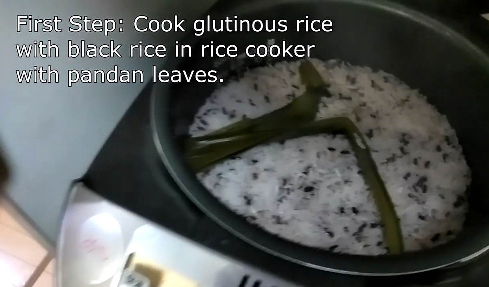 Cooked glutinous rice with pandan