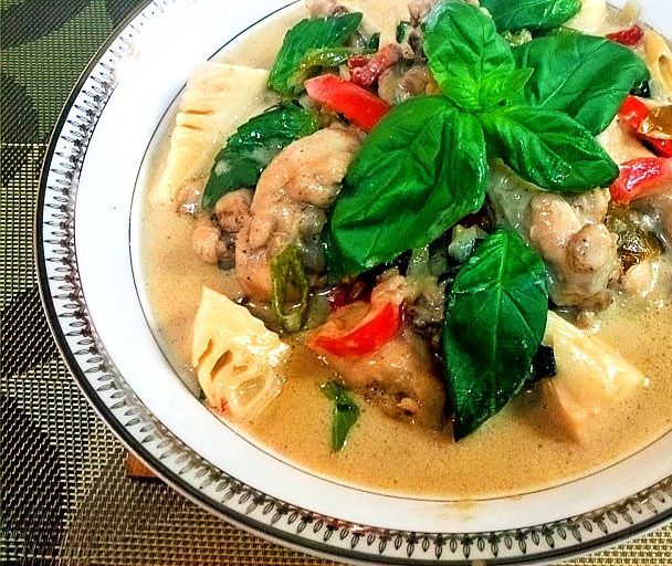 Thai green curry chicken main