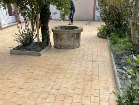 Béton imprimé : Allée et Terrasse effet dallage pierre 