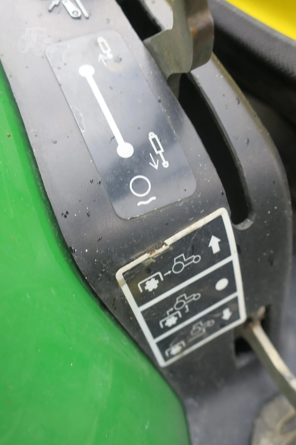 Thumbnail: 2005 JOHN DEERE 3720