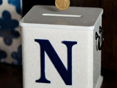 Seseorang tidak mungkin mengabdi diri kepada dua orang tuan. | 