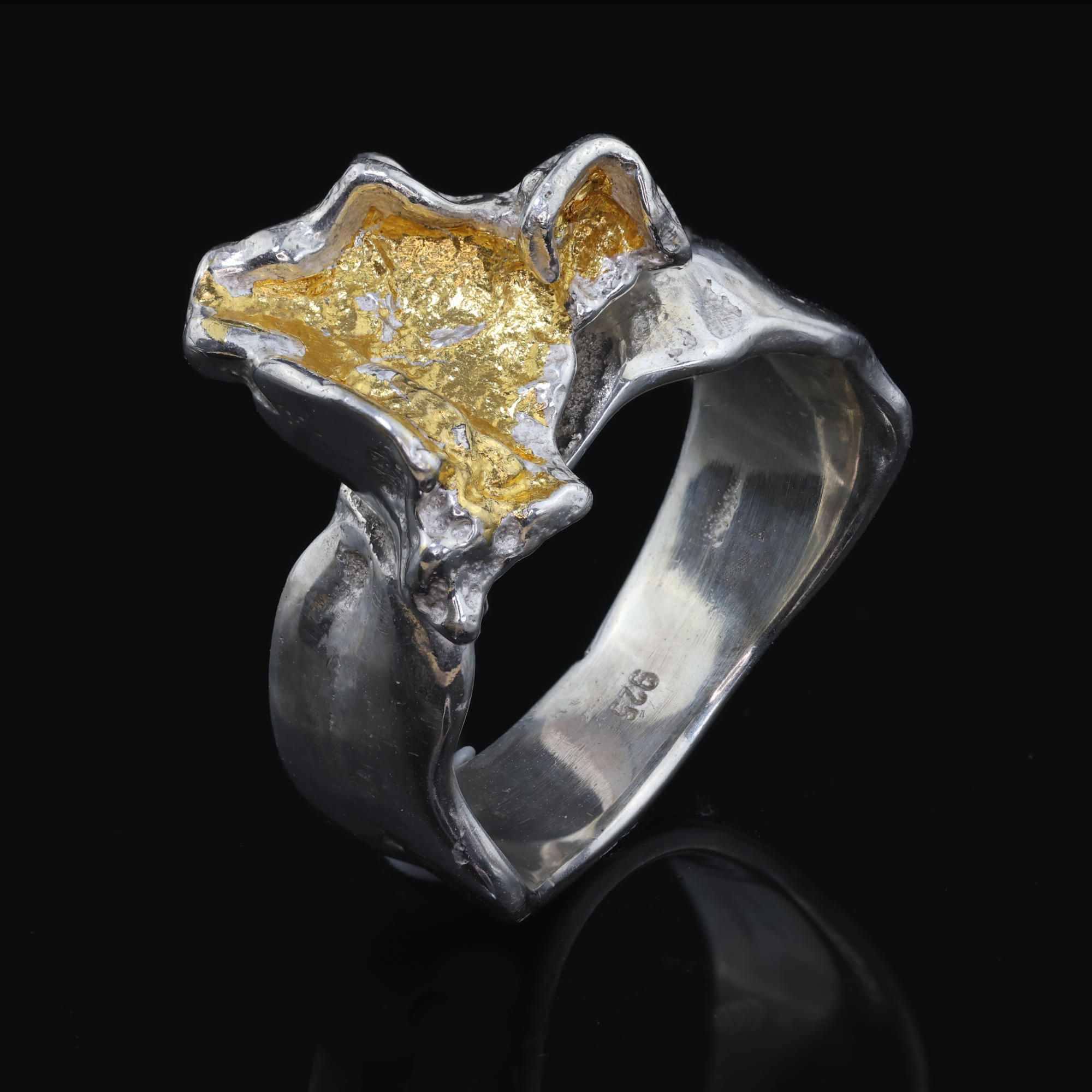Sandcast sterling silver "Shell" ring with 24-karat gold leaf, size R 1/2, US 9