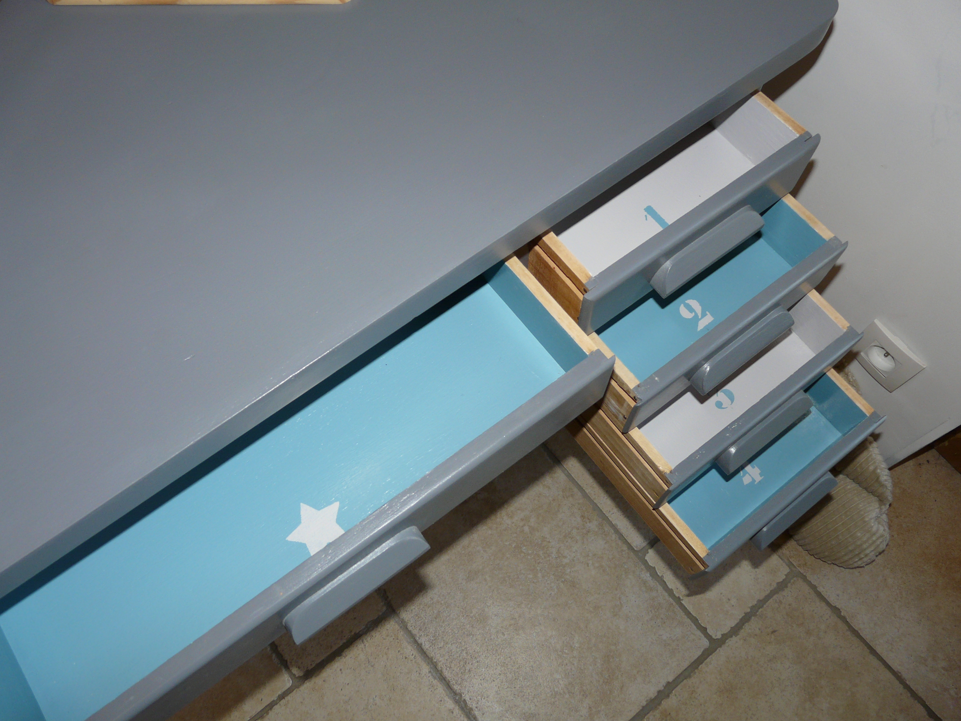 petit bureau enfant relooké