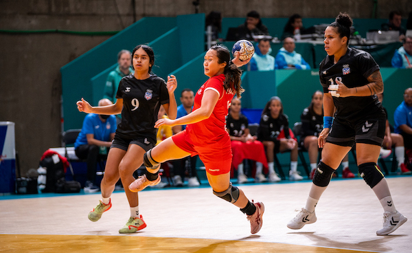 handball canadian lady