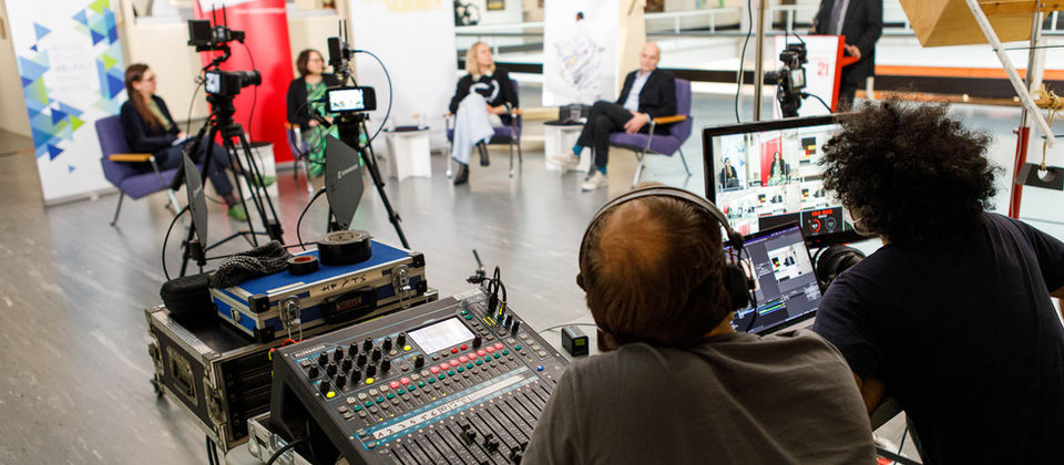 BEHIND THE SCENES: PODIUMSDISKUSSION #2