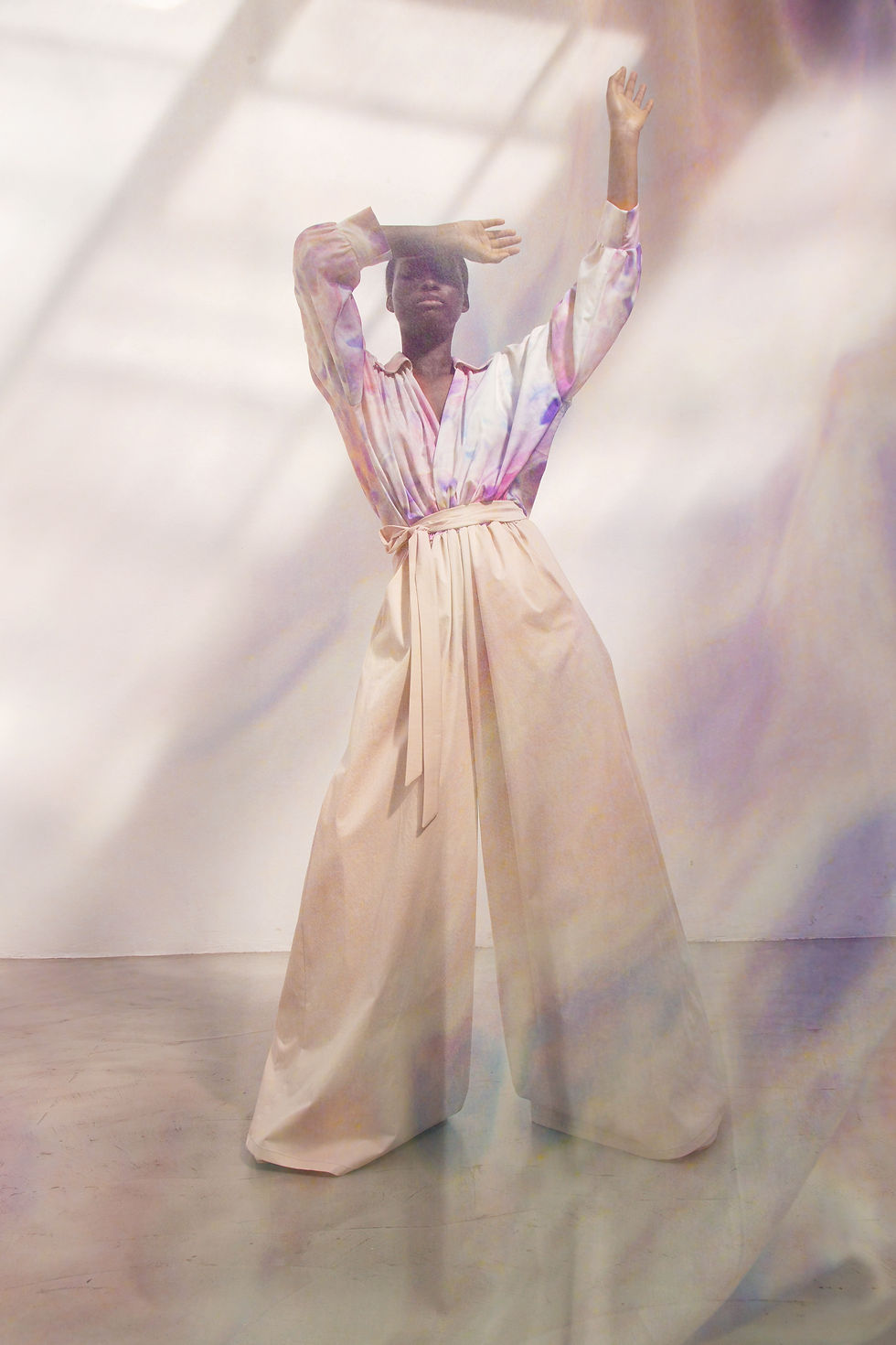 Modekollektion mit Zellenmotiven aus der Krebsforschung