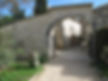 Entrée dans le mas
