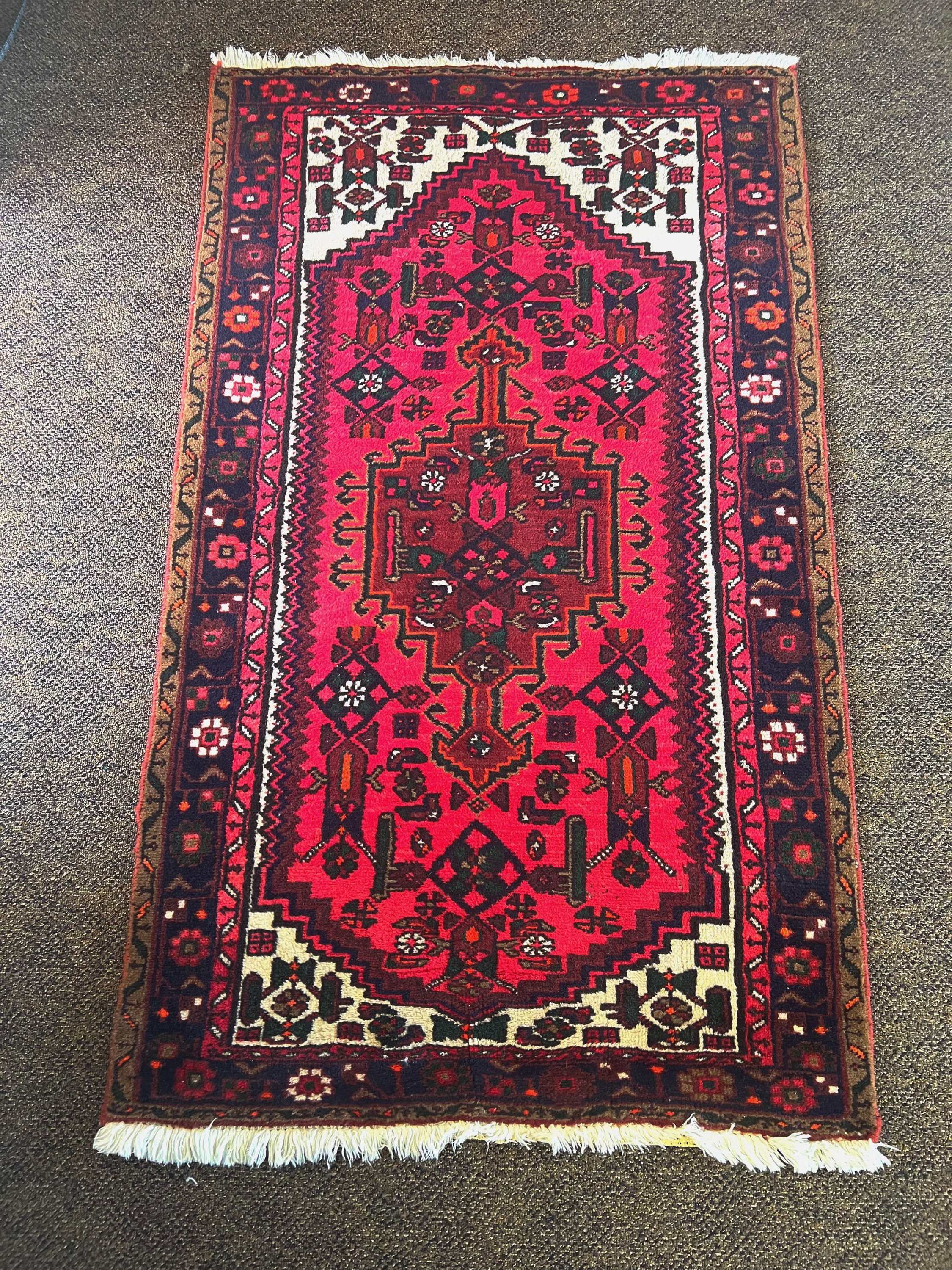 tribal rug - reds 3x5ft wool