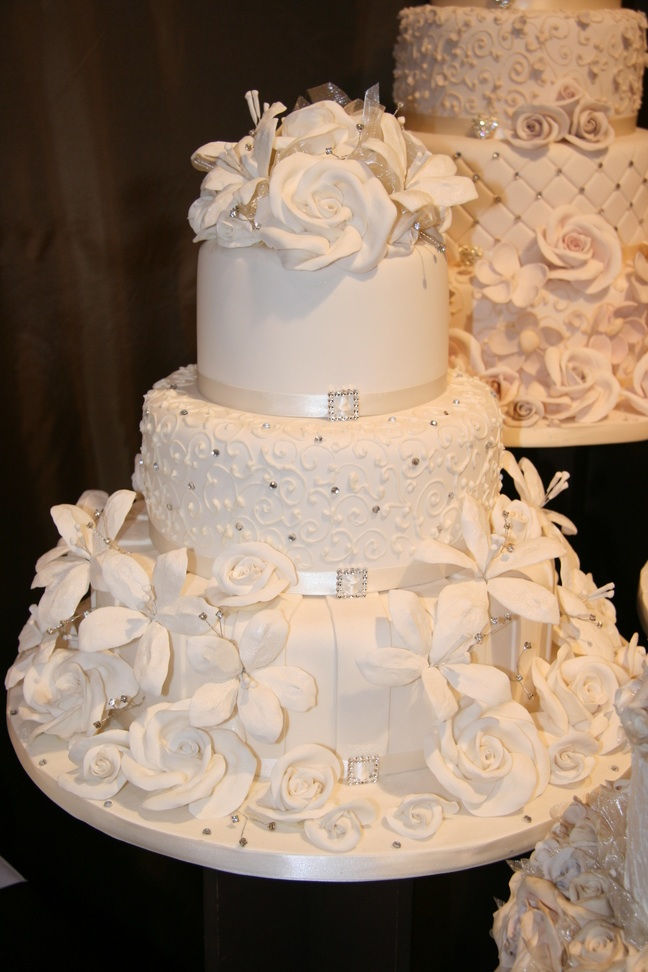 3t-blossom-lily cake
