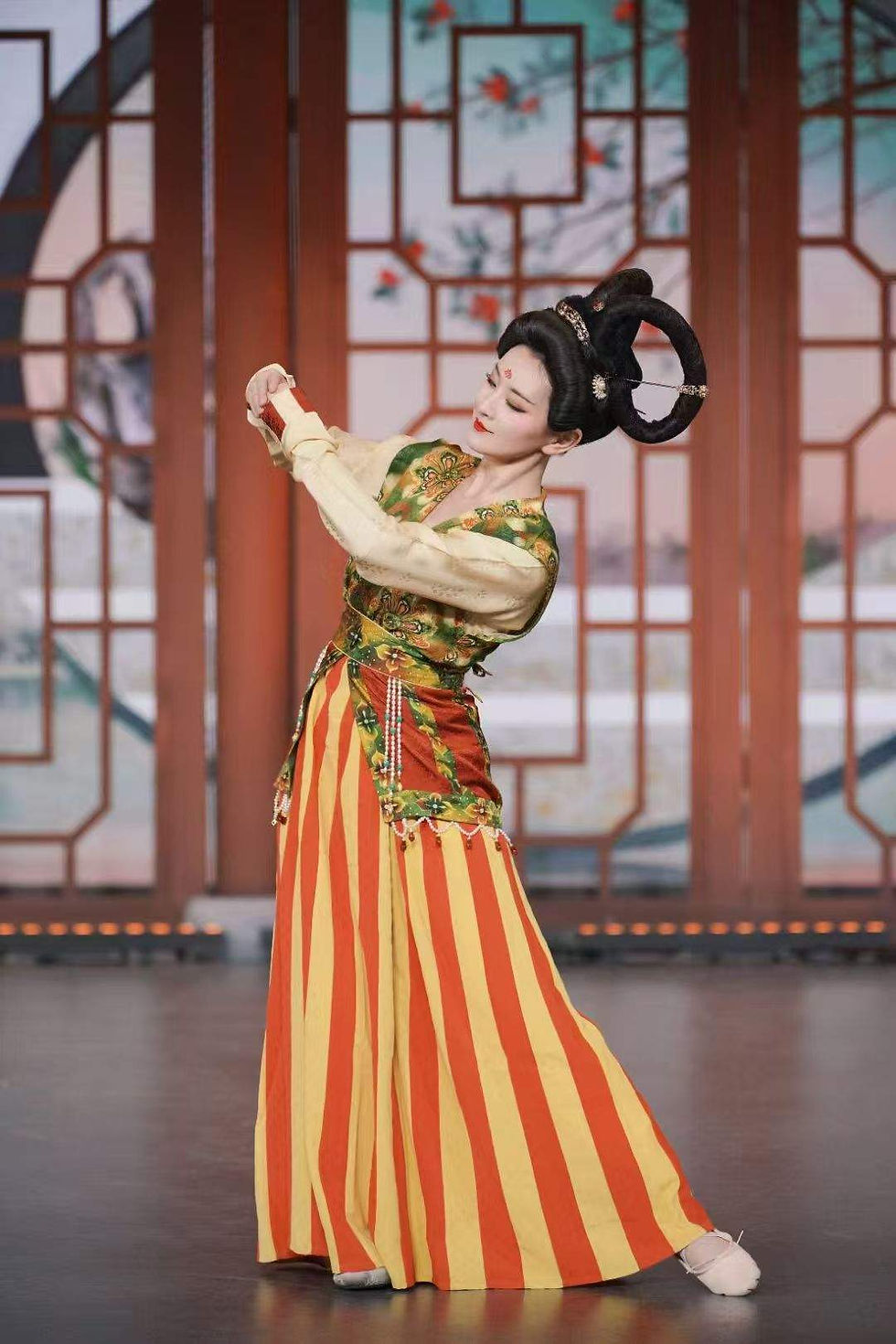 Xuanji_+Sharing+Chinese+Culture+with+Hanfu+Worldwide+Pic1.jpg.jpg