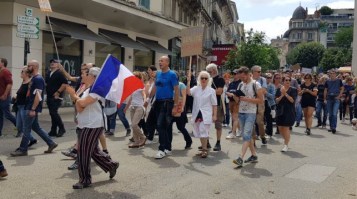 le-cortege-dans-les-rues-de-bourg-photo-progres-laurent-_011