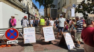 un-peu-plus-de-1-000-manifestants-ont-ete-recenses-en-centre-ville-aux-alentours-de-15-heures-photo-progres-catherine-aulaz-1630155917