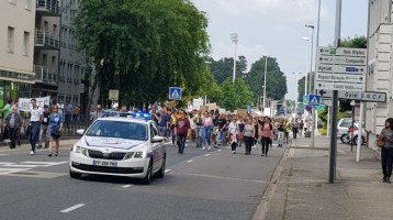le-cortege-dans-les-rues-de-bourg-photo-progres-laurent-_006