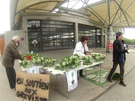 Muguet de soutien aux grévistes