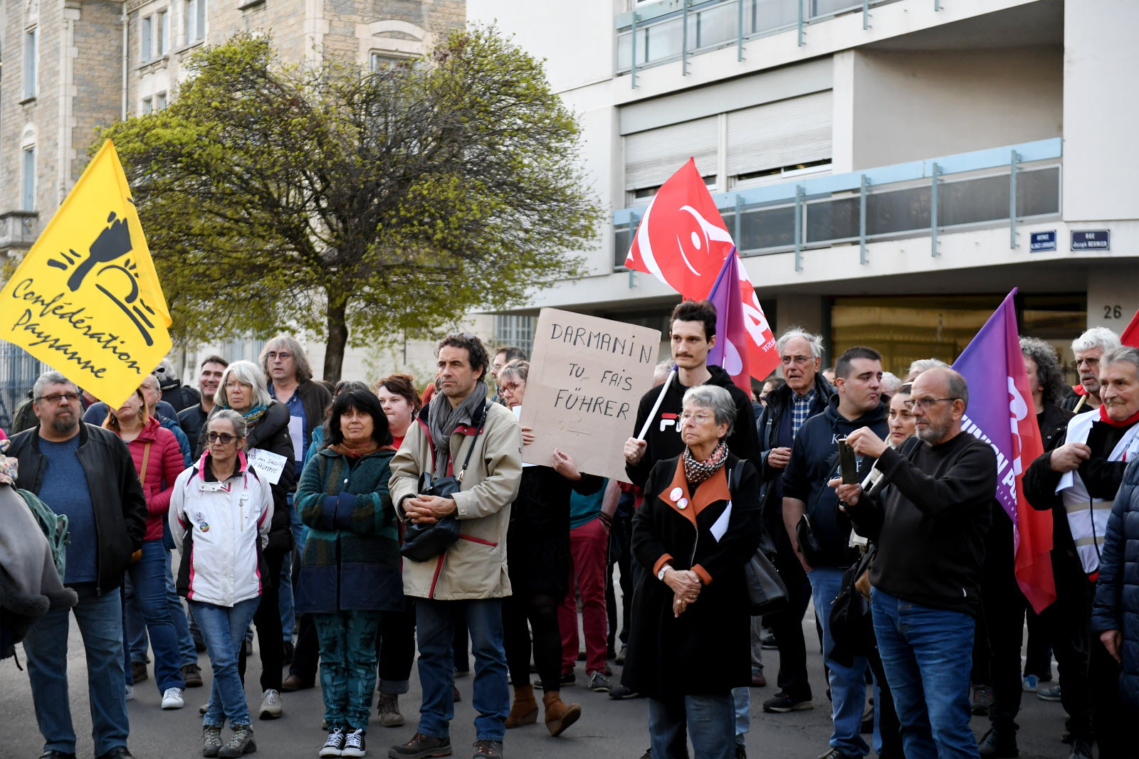 un-rassemblement-a-eu-lieu-devant-la-prefecture-de-l-ain-ce-jeudi-30-mars-repondant-a-l-appel-lance-au-niveau-national-en-soutien-aux-victimes-de-violences-policieres-photo-progres-catherine-aulaz-1680206115