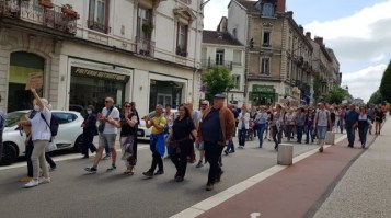 le-cortege-dans-les-rues-de-bourg-photo-progres-laurent-_007