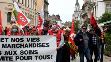hausse-generale-des-salaires-des-pensions-des-minimas-sociaux-ou-encore-on-n-en-veut-point-de-la-retraite-a-points-parmi-les-slogans-scandes-par-les-manifestants-photo-progres-laurent-thevenot-1633448053