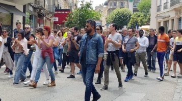 le-cortege-dans-les-rues-de-bourg-photo-progres-laurent-_003