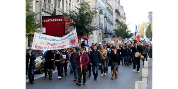 15e-manifestation-anti-pass-sanitaire-a-bourg-en-bresse-(ain)-il-y-avait-200-personnes-dans-les-rues-de-la-prefecture-de-l-ain-photo-progres-catherine-aulaz-1635011297b