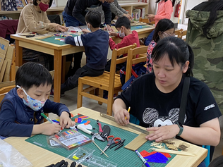 新北STEAM假日親子學院 女力、偏鄉專場推聲控跑車及藍晒 體驗跨域整合