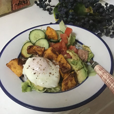 Tuna Salad w/poached egg