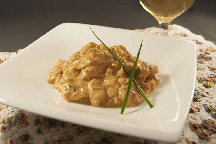EASY BEEF STROGANOFF