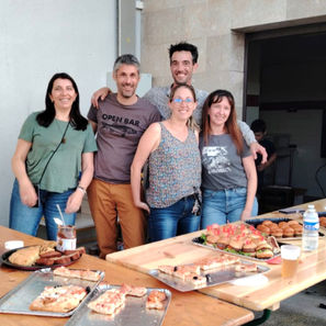 Tenue d'une buvette lors du spectacle de la chorale par l'association des parents d'élèves de Montbazin