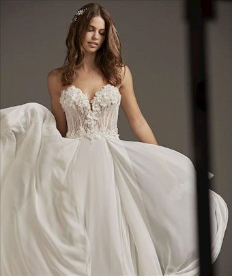 Thumbnail: PRONOVIAS CAELUM