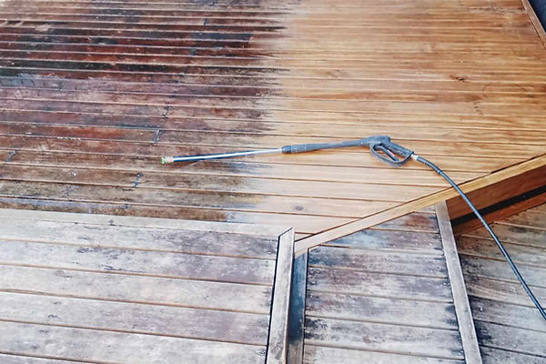 An Auckland deck with steps halfway through water blasting.