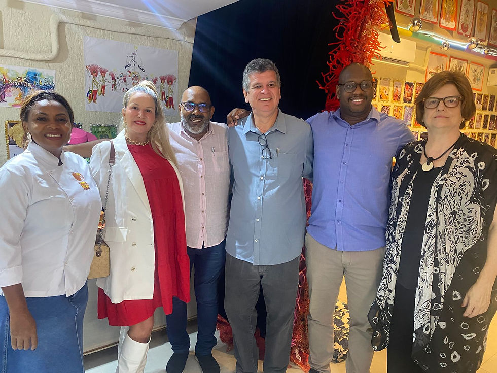 Bárbara dos Santos , caldo da Nega , Vivi Fernandes , Vitor Cabral , Dr André - vice presidente jurídico da mangueira . Helton - Vice presidente de harmonia da mangueira , Lilian Gutman- ABAC
