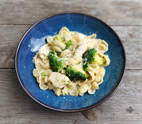 Makaron z kurczakiem i brokułem