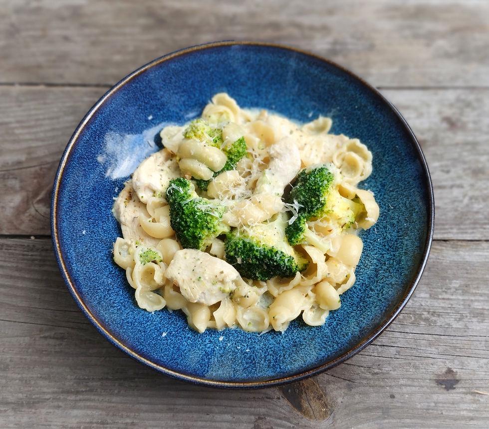 Makaron z kurczakiem i brokułem