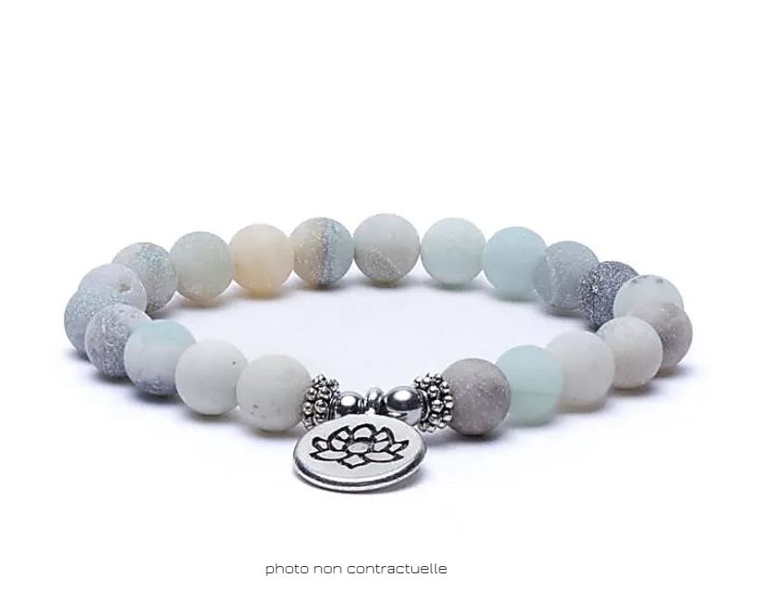 Bracelet de perles rondes avec un pendentif fleur de lotus, photo non contractuelle.