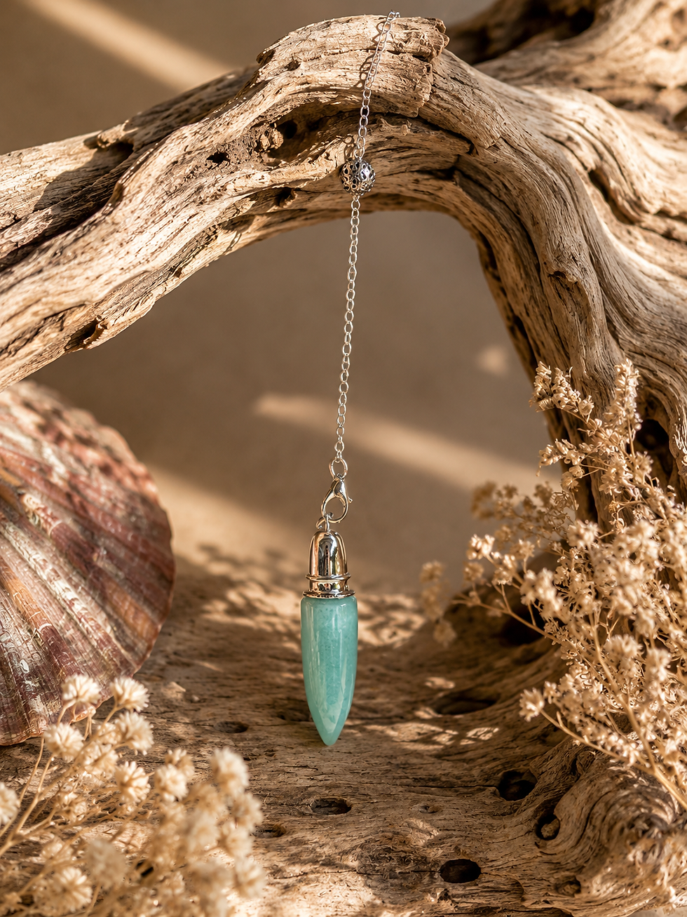 Miniature : Pendule en aventurine suspendu sur bois flotté