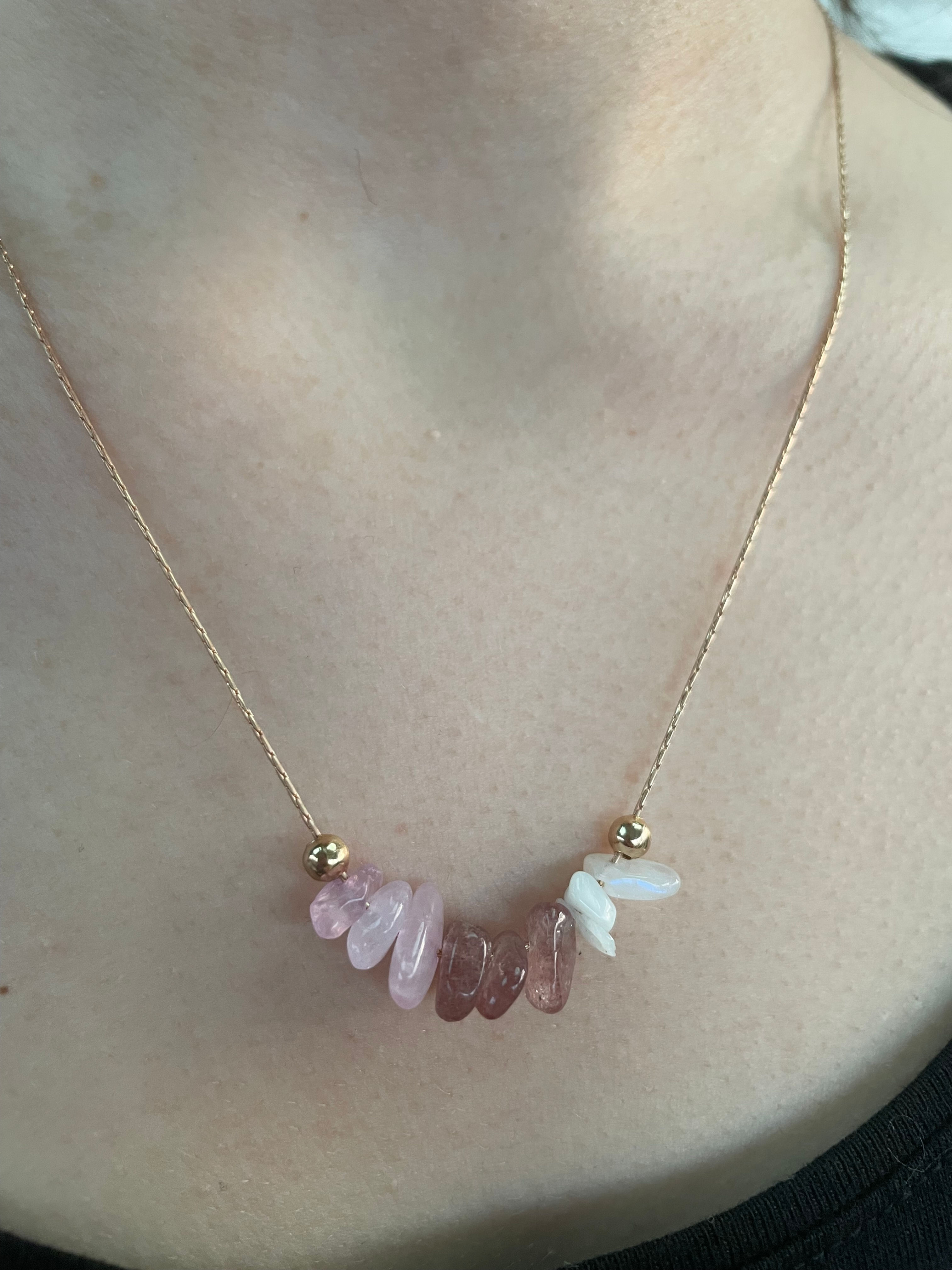 Collier Quartz Fraise, Lépidolite & Pierre de Lune –  Équilibre Féminin