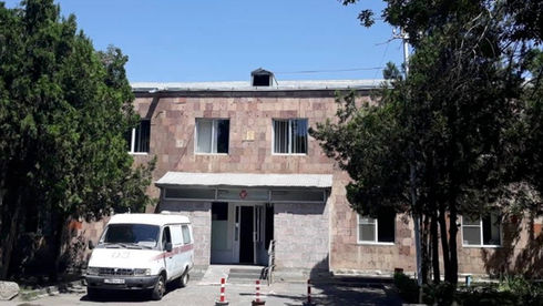 12 հազար 922 բնակչի սպասարկող պոլիկլինիկան վերակառուցվում էր, երբ նրա բակում երեք աշխատողից երկուսը մահացան. ի՞նչ է կատարվել Նոր Հաճնում