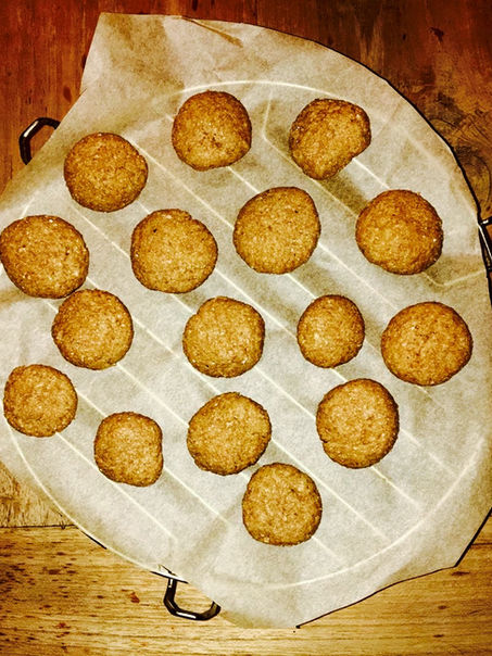 Sinterklaas is in het land; Pepernoten bakken!
