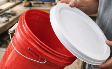 No tires los cubos de plástico: idea simple y sorprendente para reutilizarlos en casa
