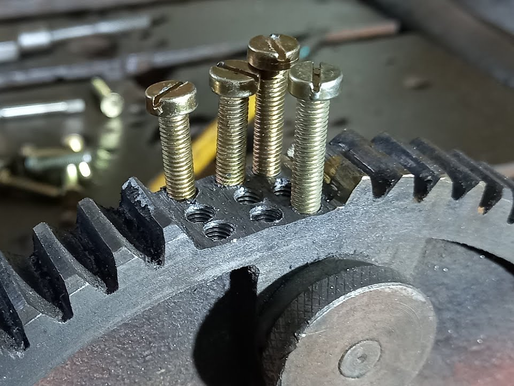 Cómo reparar el engranaje trasero de una máquina de torno | metal de fuego