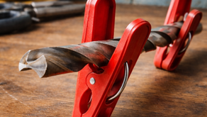 Este truco casero con un simple gancho puede dejar las brocas usadas como nuevas en minutos