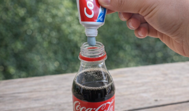 La Mezcla de Pasta de Dientes con Refresco Está Sorprendiendo por su Efectividad en el Hogar