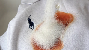 ¡El truco con azúcar que deja tu ropa blanca y sin manchas en segundos! 👕🤍