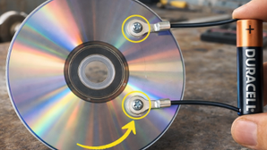 Conecta una pila usada a un CD viejo y descubre un experimento creativo que sorprende a primera vista